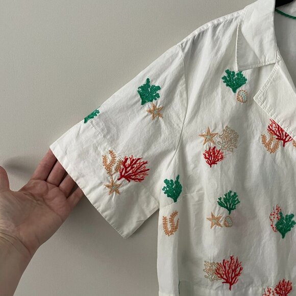 Maeve White Crop Top with Colorful Coral Print - Picture 4 of 9